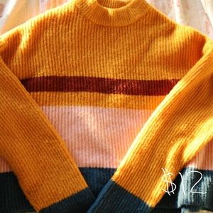 Super cute GARAGE Sweater :)